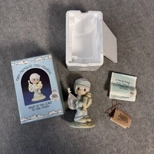 PRECIOUS MOMENTS Porcelain Figurine Trust in the Lord 1984 Collectors' Club